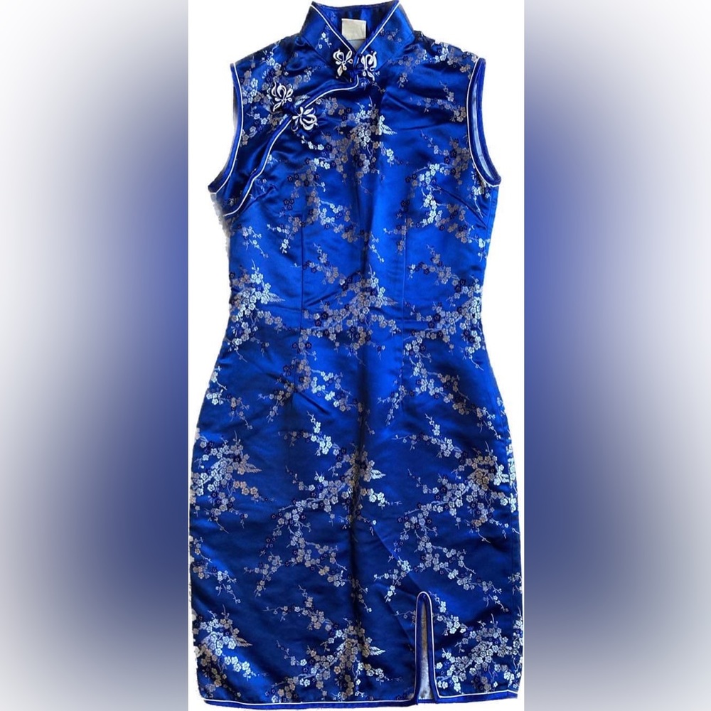 深藍色短旗袍 Dark blue short qípáo with slit